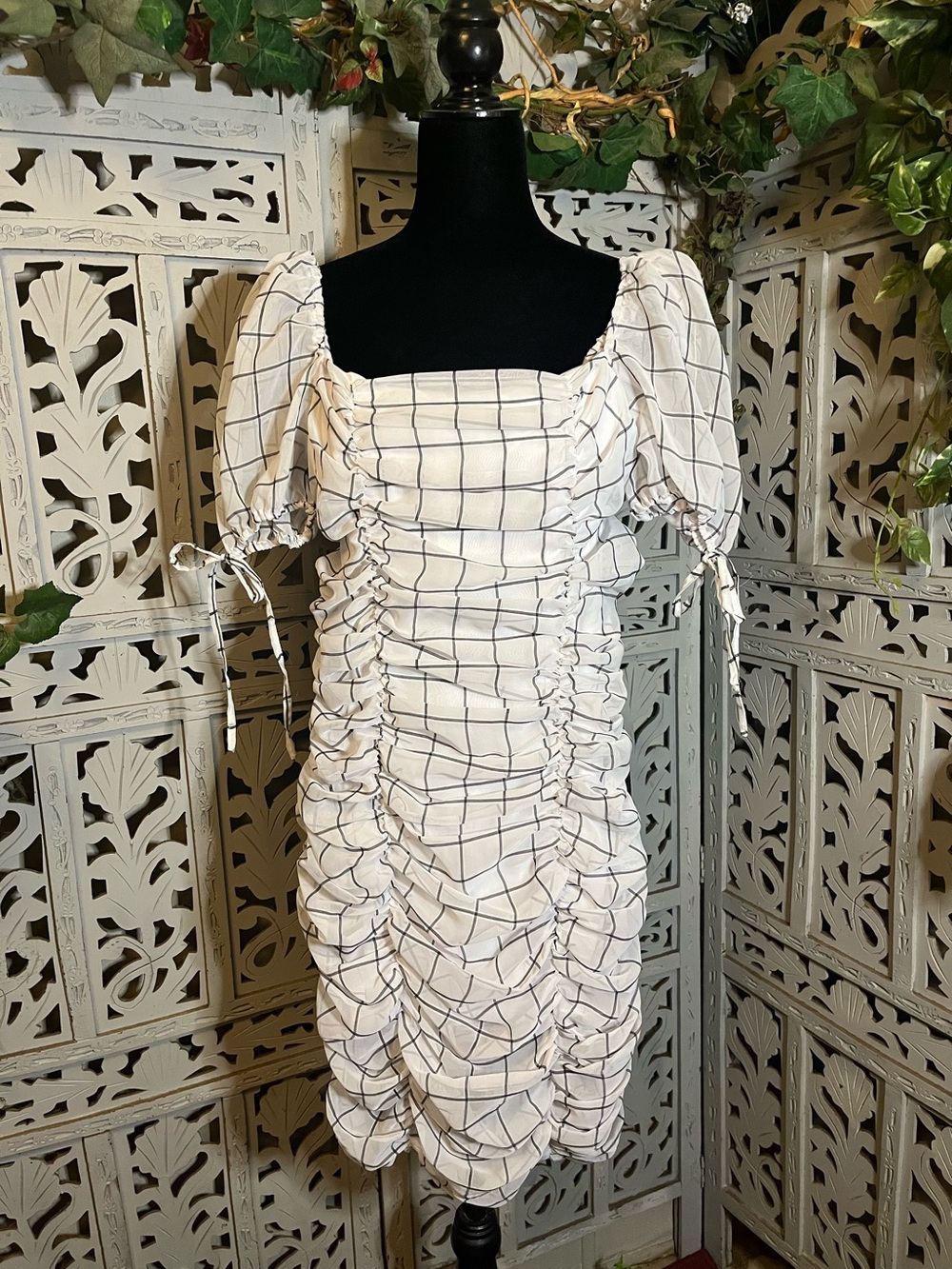 SKYLAR ROSE SENSATIONAL WHITE & BLACK RUCHED GRID PATTERN PUFF SLEEVE MINI DRESS